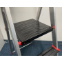 Jednostranný hliníkový rebrík JHR 405 - čierne lakované schodnice a plošina